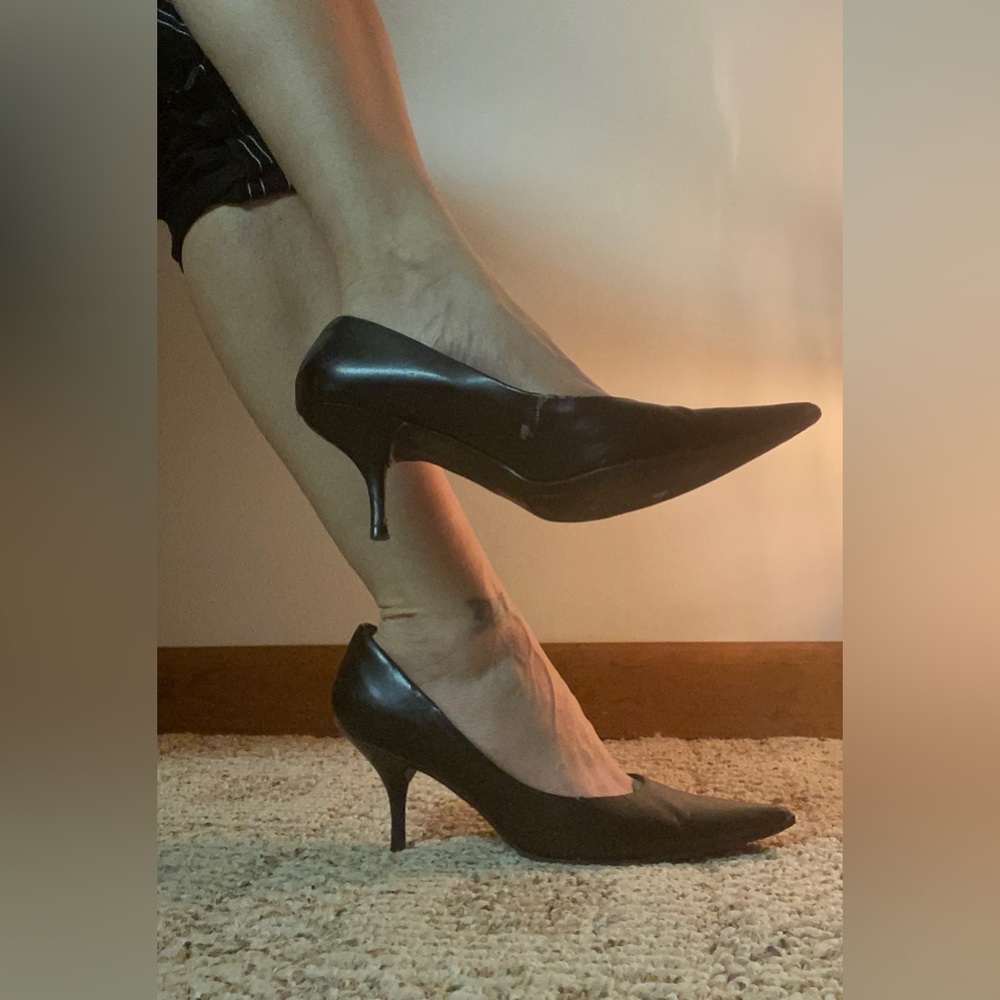 Well worn sz 6 1/2 2.5” heels